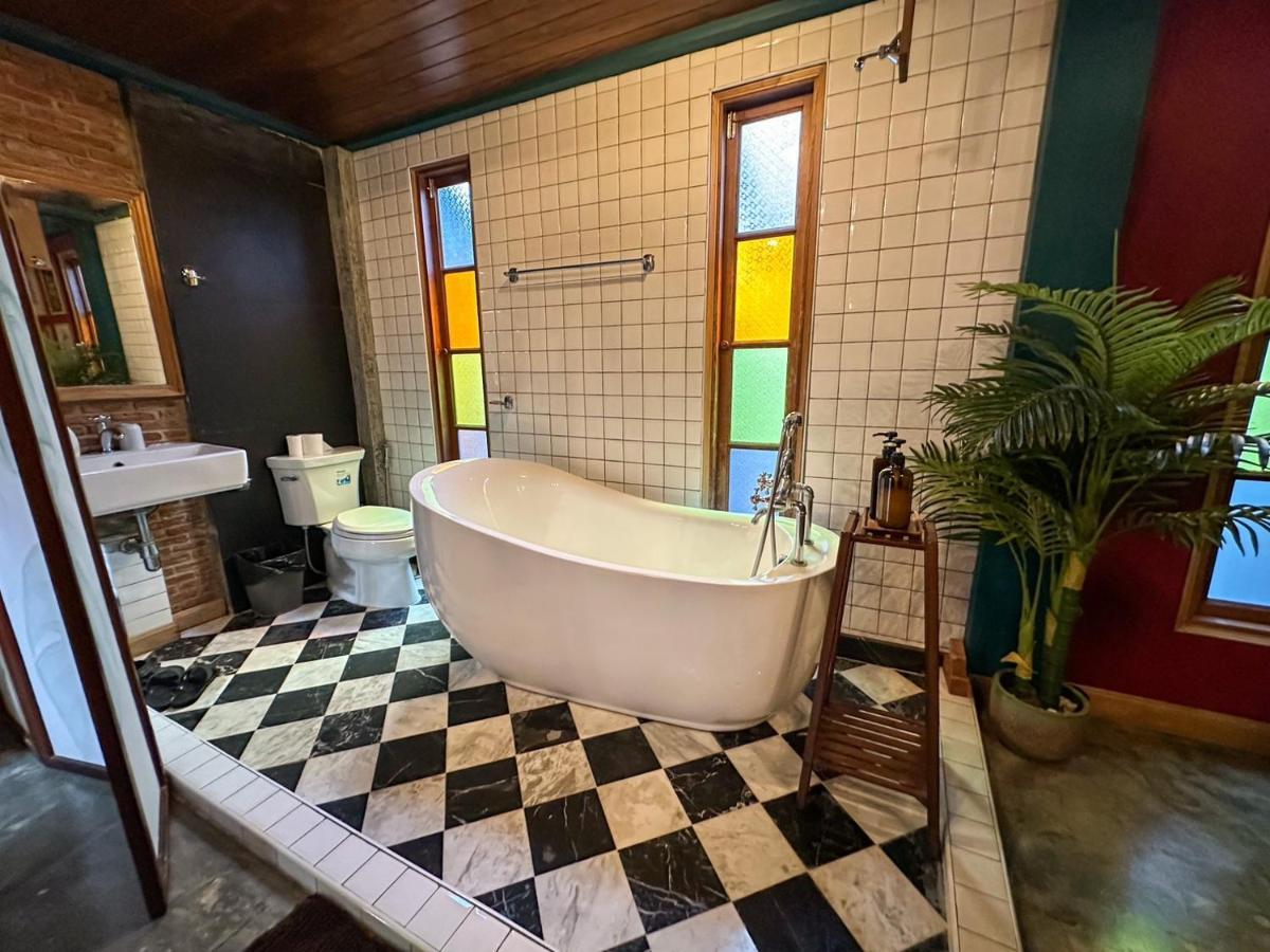 Rumah tetamu T-house Bkk 2floors Near Bts With Swimming Pool And Free Wifi Bangkok